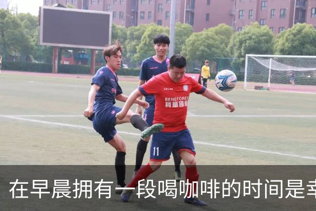 在早晨拥有一段喝咖啡的时间是幸福的